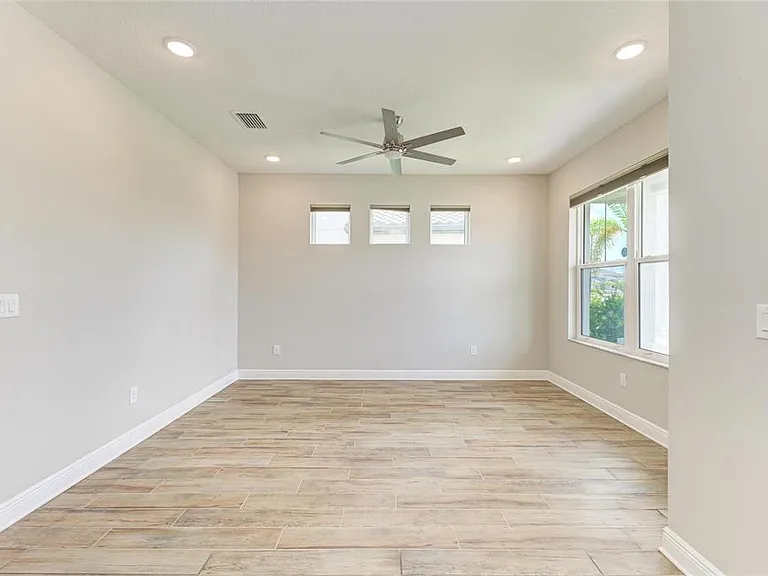 4745 Antrim Dr — Photo 20