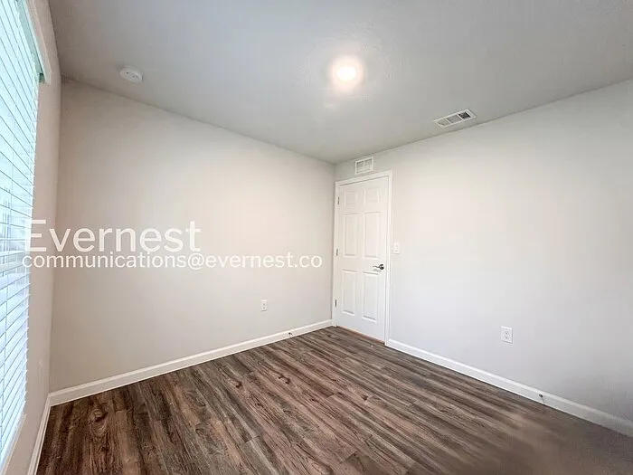11 Postman Ln — Photo 10