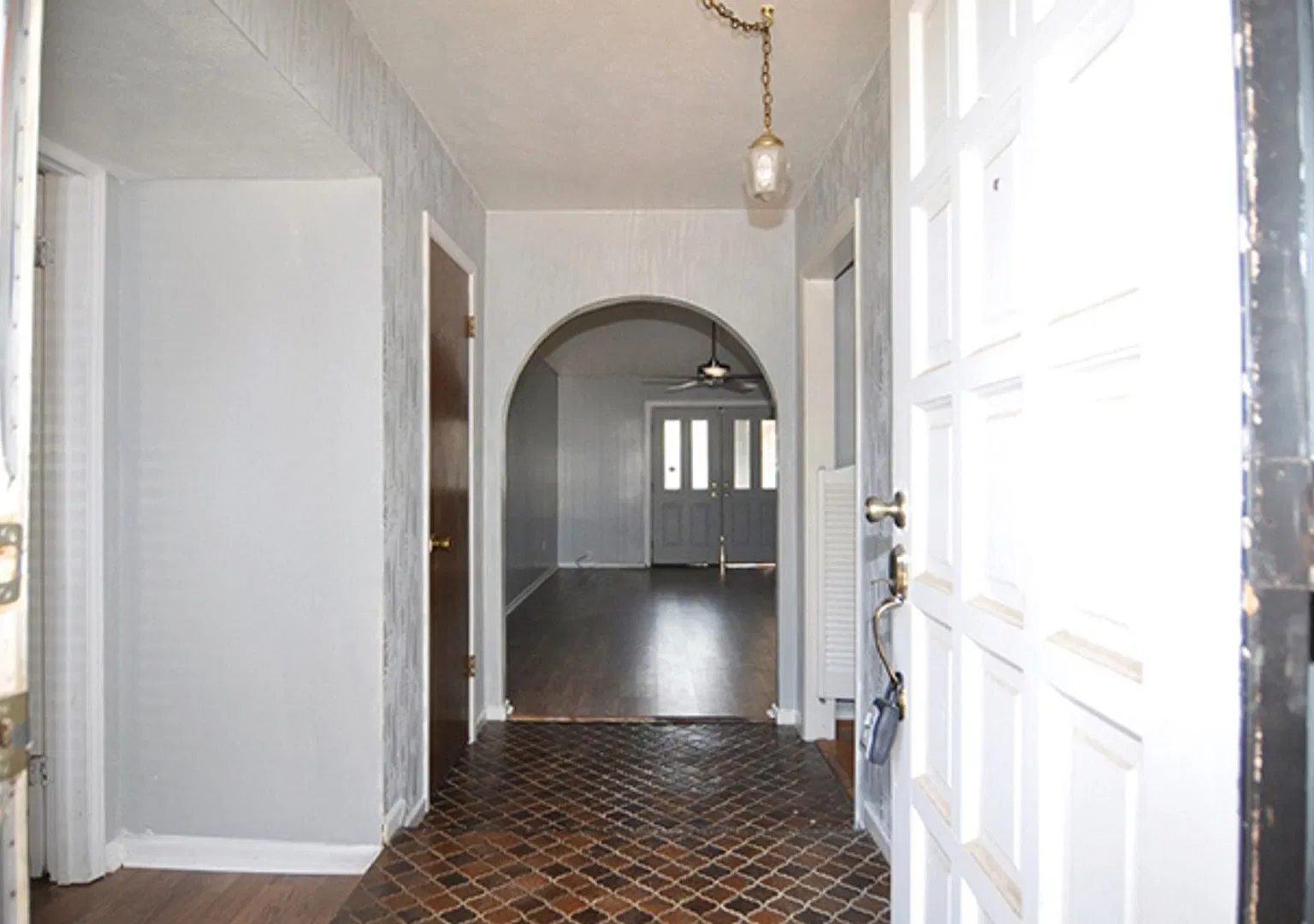 Available Now - Spacious 3-2-2 On Expansive Corner Lot With Hard Surface Flooring Throughout! — Photo 3