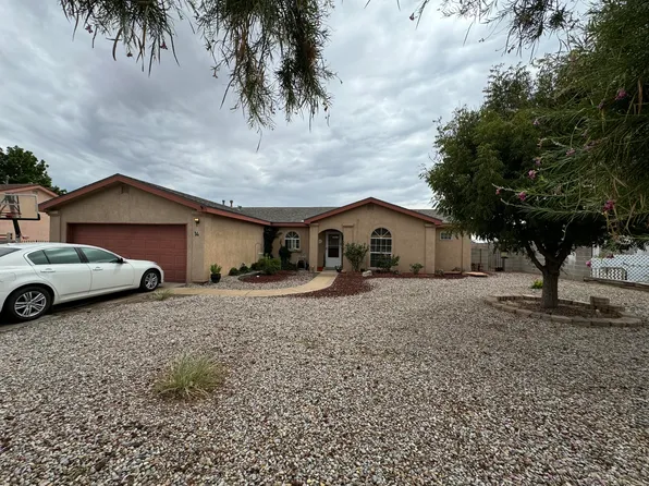 14 Hermanos Ct, Los Lunas, NM 87031
