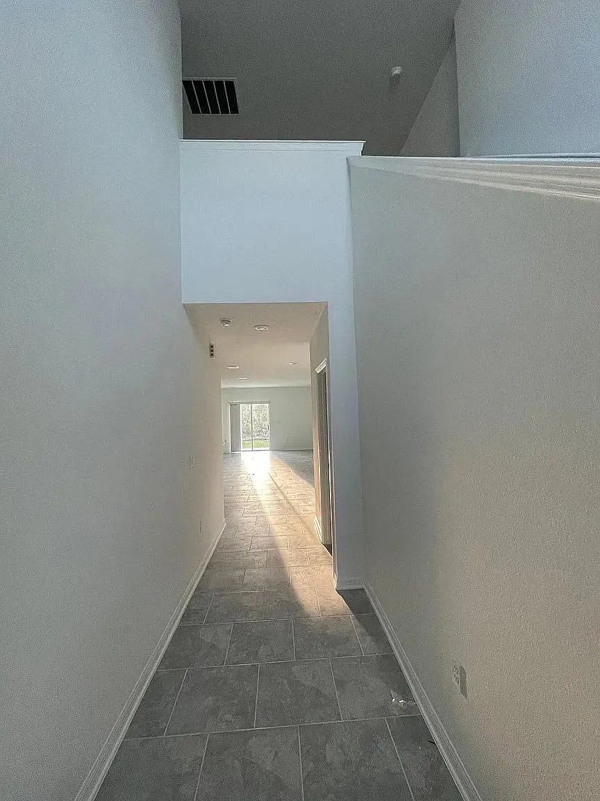 5 bed, 2.5 bath, 2370 sqft, $2,245 — Photo 4