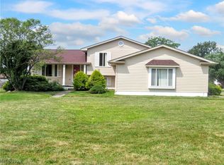 3189 Meanderwood Dr, Canfield, OH