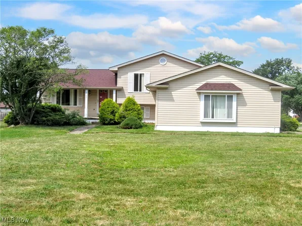3189 Meanderwood Dr, Canfield, OH 44406