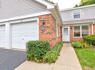 42 Pine Cir, Cary, IL 60013