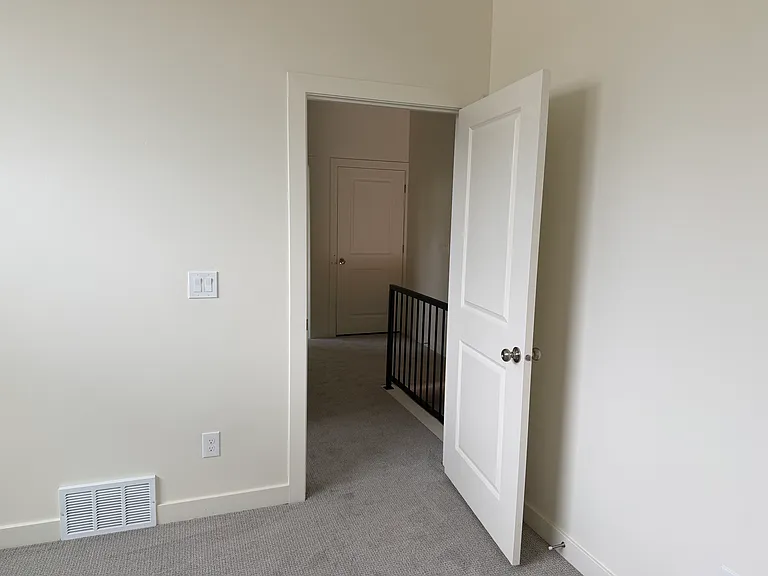 922 W Euclid Ave — Photo 9
