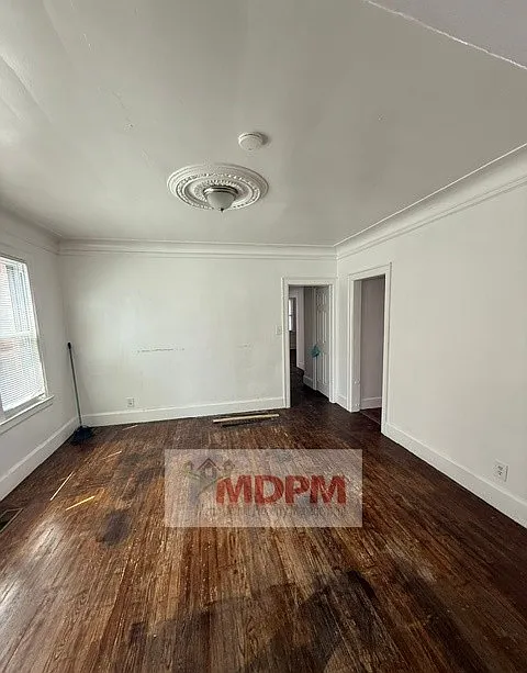 3 bed, 900 sqft, $1,000 — Photo 2
