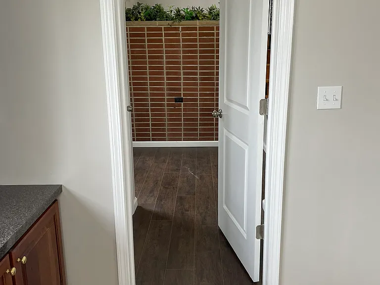 140 Peony Ave — Photo 30