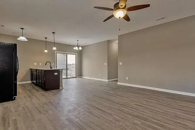 3 bed, 1240 sqft, $1,595 — Photo 4