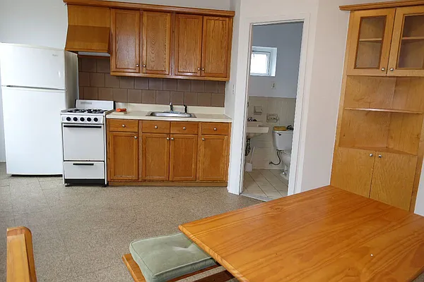 Rented by FlatFinders Realty | media 5