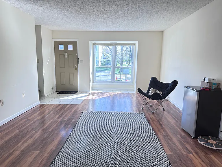 543 Manchester Ct — Photo 1