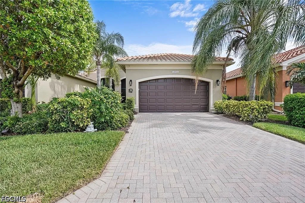 2 bed, 2.0 bath, 1646 sqft, $4,500 — Photo 3