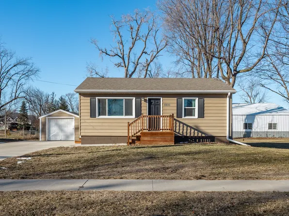 5930 NW 54th Ct, Johnston, IA 50131