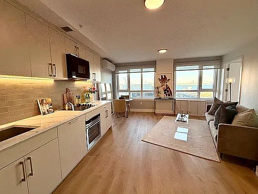 2nd image of 5 Stuyvesant Pl #6D