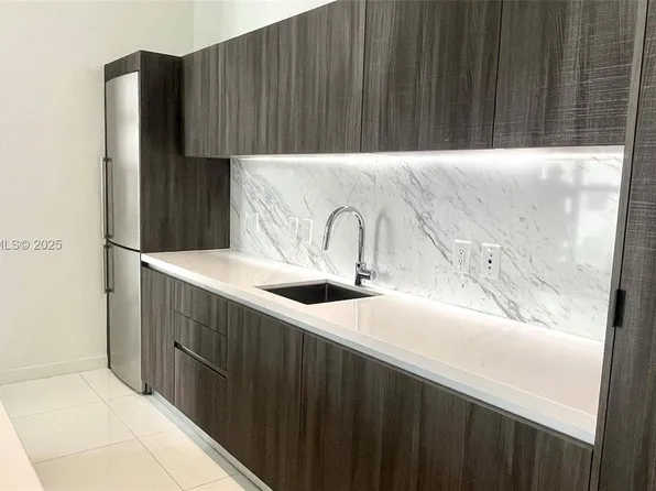 851 NE 1st Ave Unit 412, Miami, FL 33132