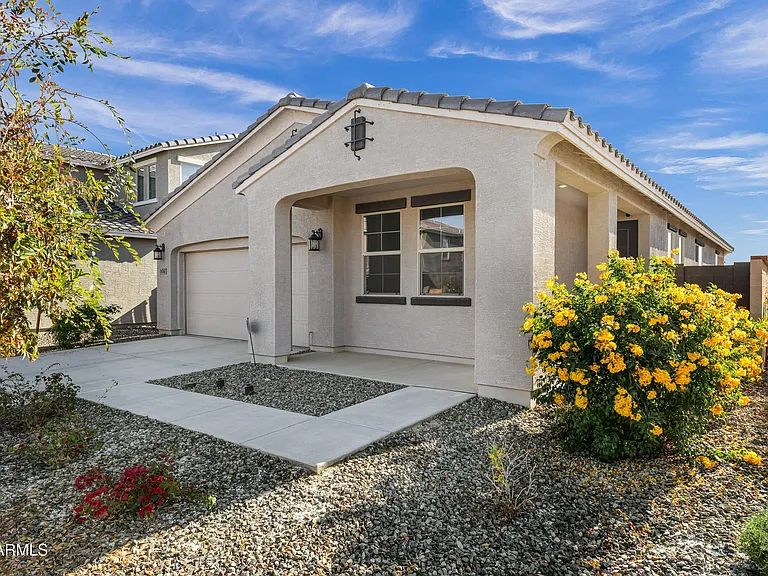 18767 W Solano Dr — Photo 2
