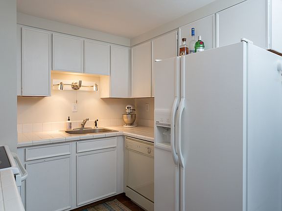 5th image of 4501 Lindell Blvd APT 6H