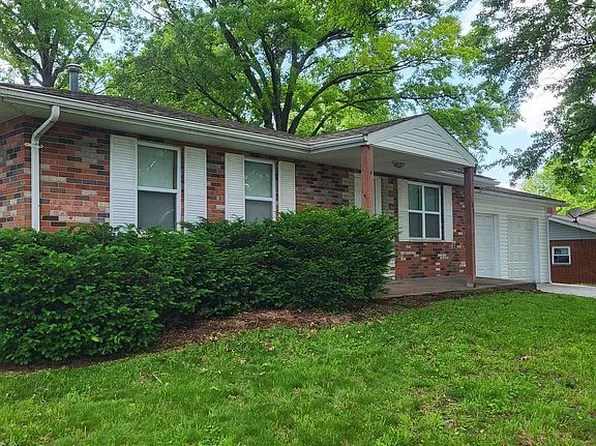 107 Hillcrest Dr, Glen Carbon, IL 62034