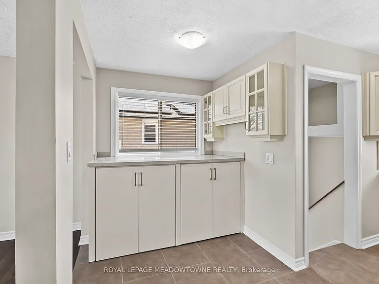 176 Longfield Rd #UPPER — Photo 13
