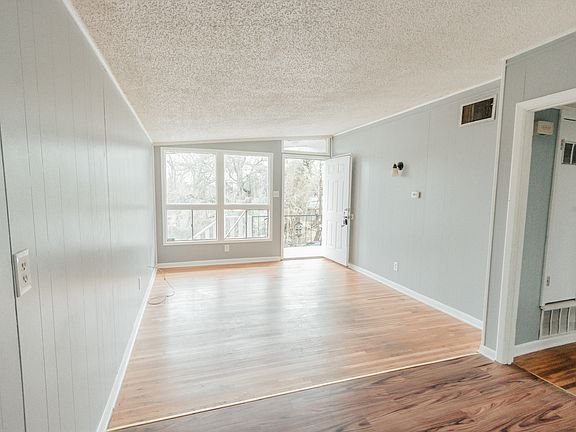 3rd image of 419 Sierra Madre Dr Unit B
