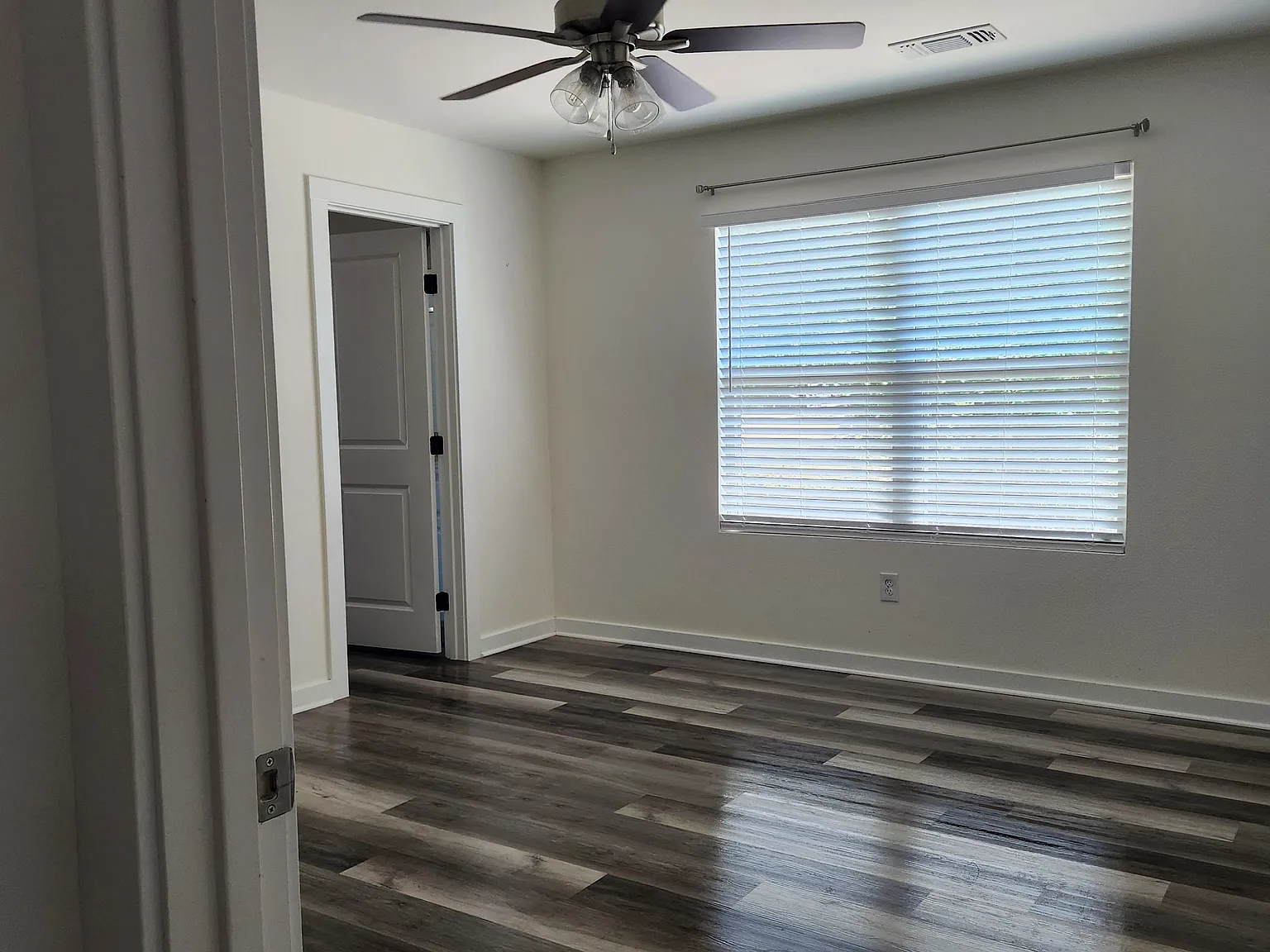 4 bed, 1332 sqft, $1,900 — Photo 4