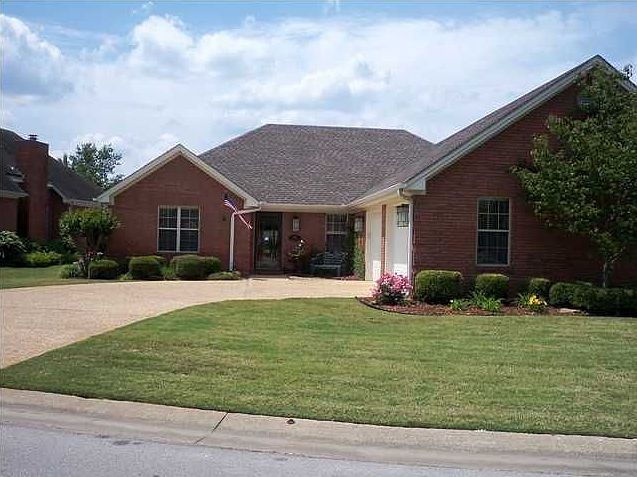 1st image of 205 Woodcrest Dr
