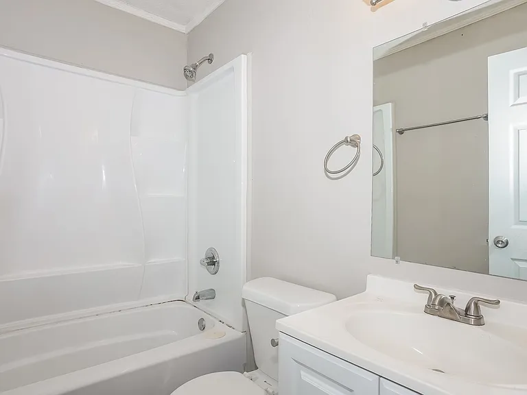 51417_024_main_bathroom_13112995.jpg