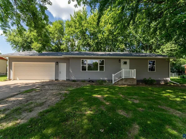 508 E 4th St, Crooks, SD 57020