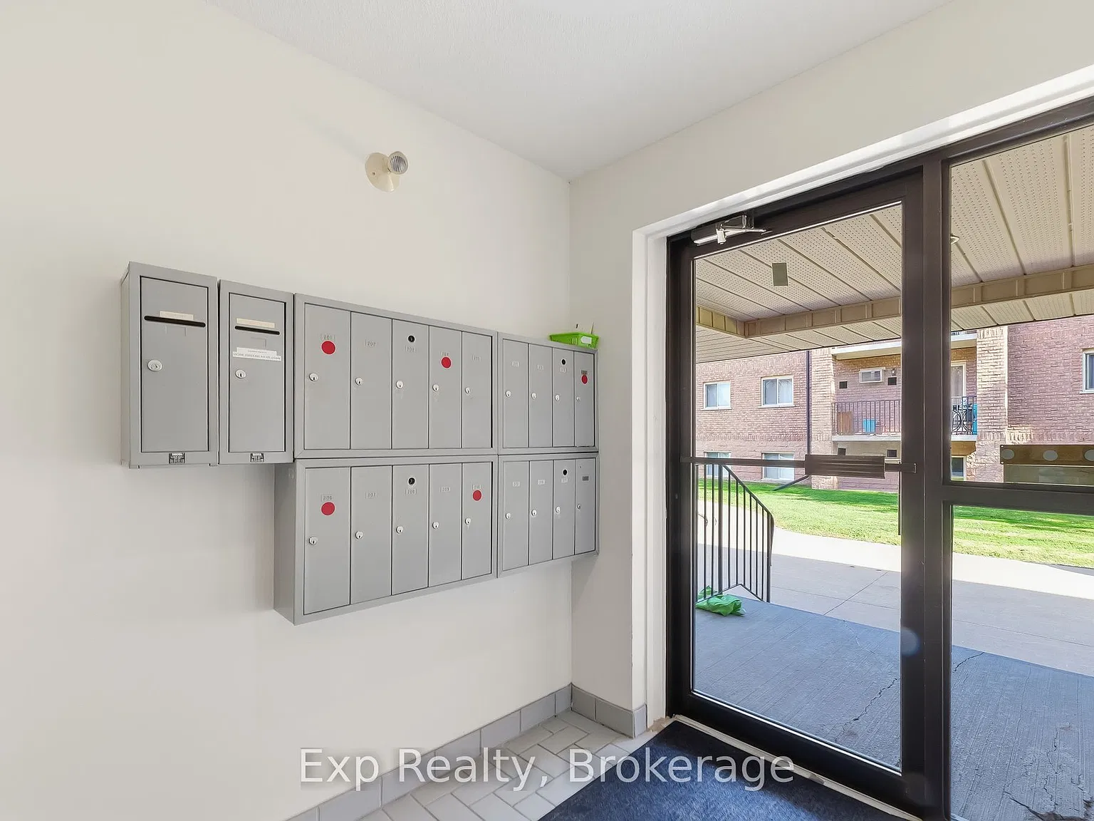 117 Prince Edward St — Photo 4