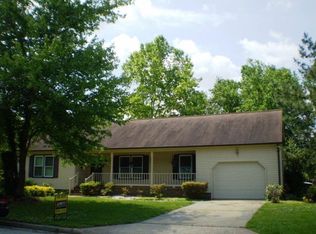 20 Colonial Acres Dr, Hampton, VA 23664