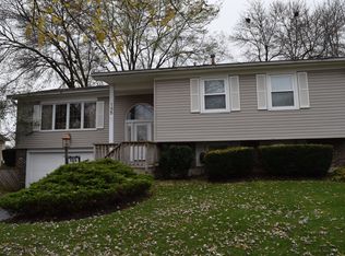 185 Old Mill Grove Rd, Lake Zurich, IL 60047