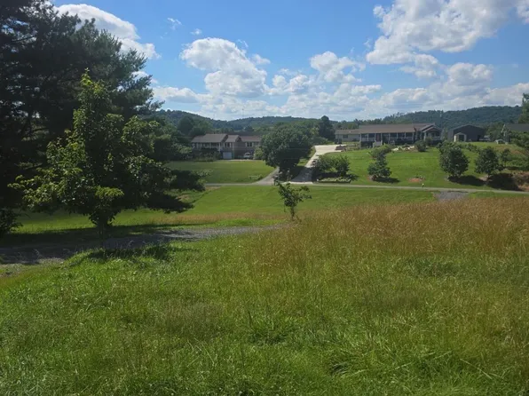 1374 Camellia Rd, Newport, TN 37821