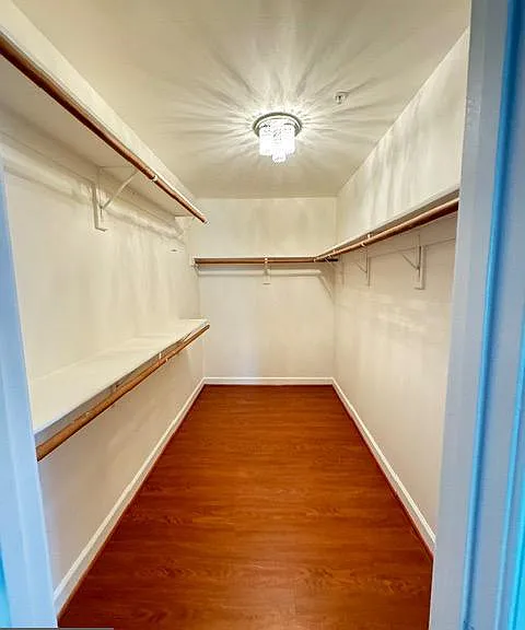 1811 Fallbrook Ln — Photo 9