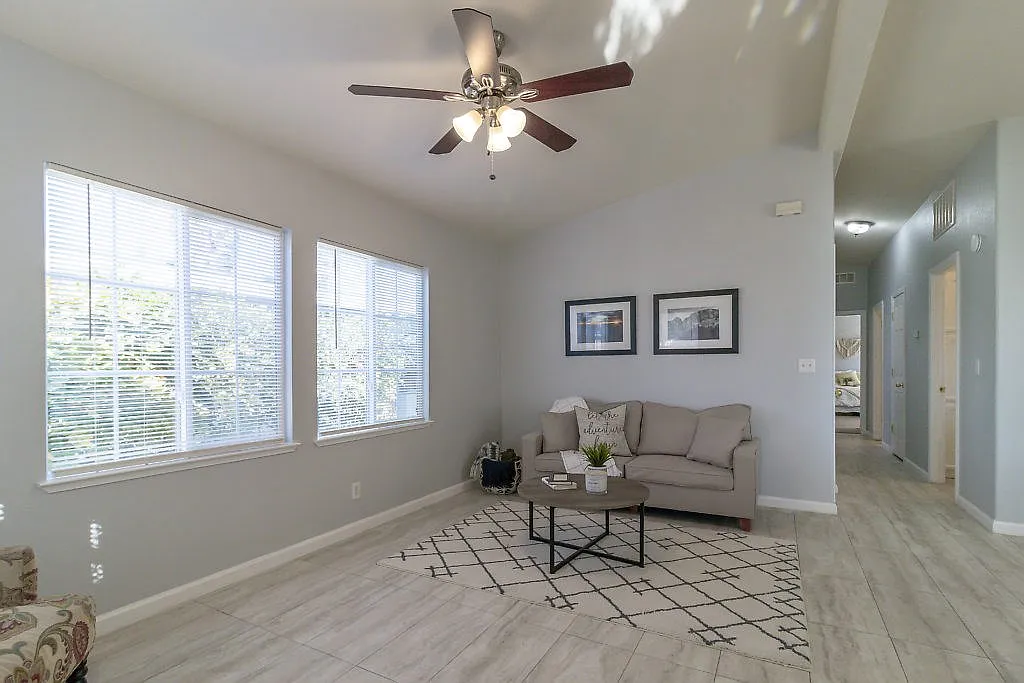 703 Sundial Cir photo 1