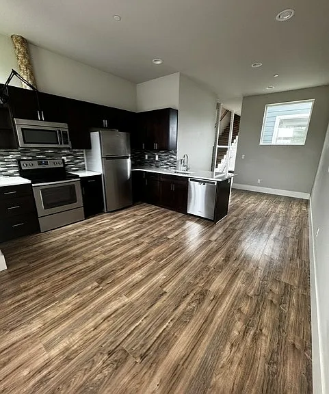 58 SW Brook St #B — Photo 4