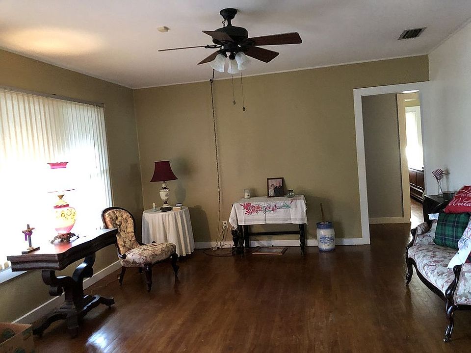 2nd image of 601 Helvenston St