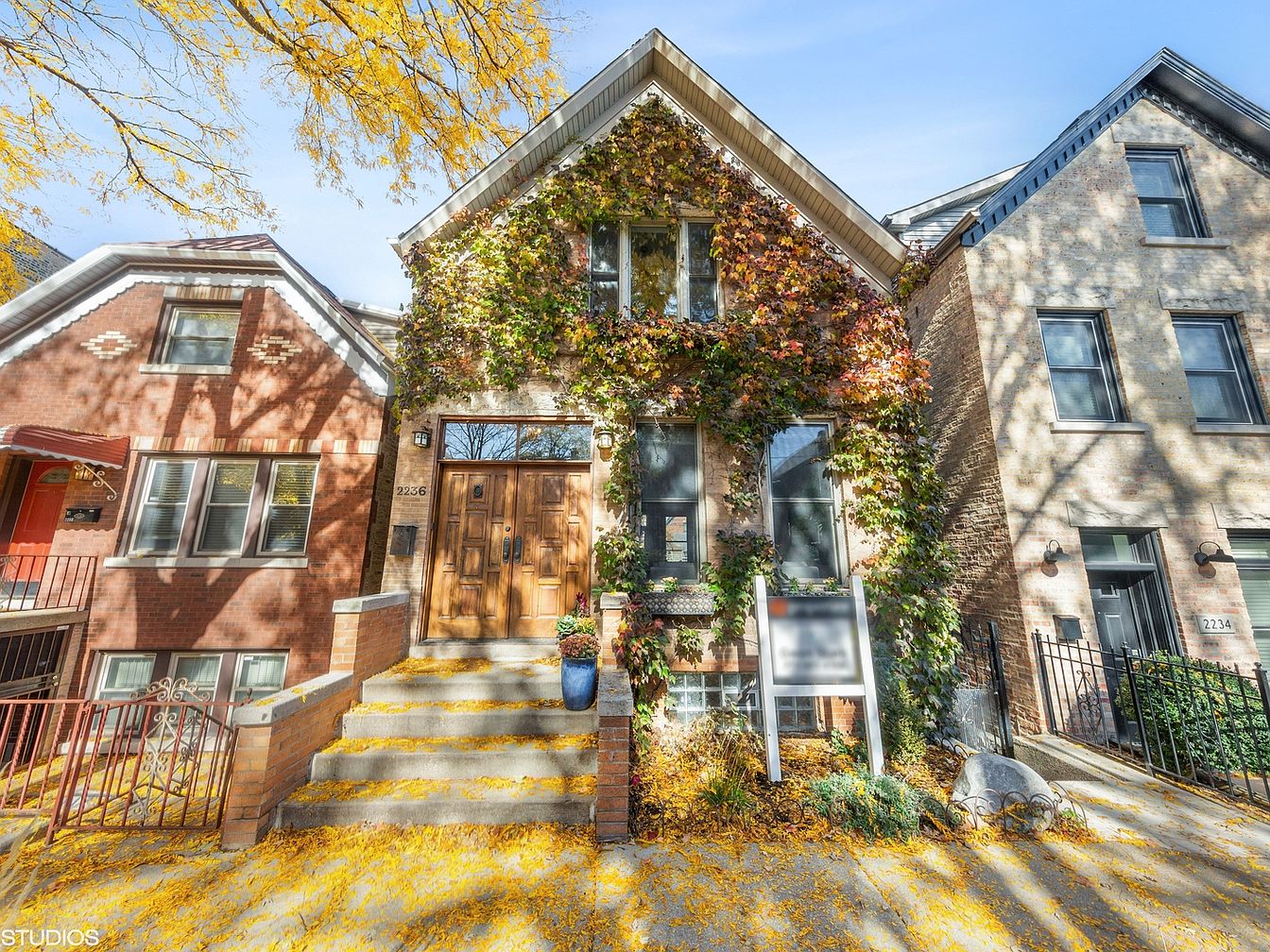 2069 N Oakley Ave, Chicago, IL 60647 | Zillow