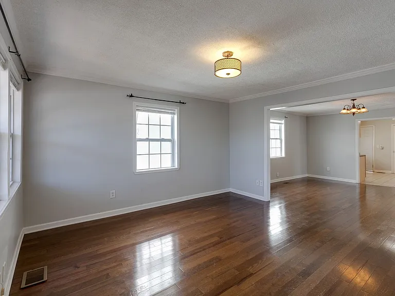 2412 Chapel Ave — Photo 4