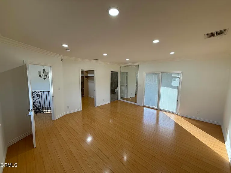 7011 N Liberty Dr — Photo 28