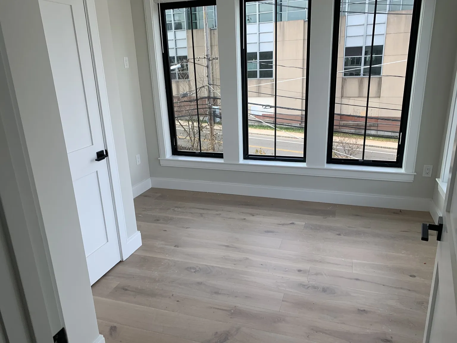 4 bed, 1400 sqft, $5,995 — Photo 3