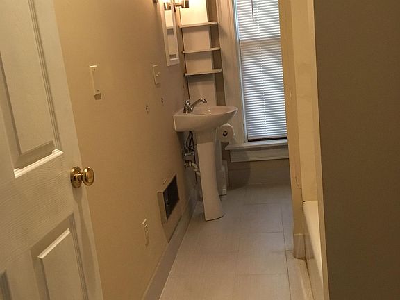 5th image of 1219 Hunter Ave