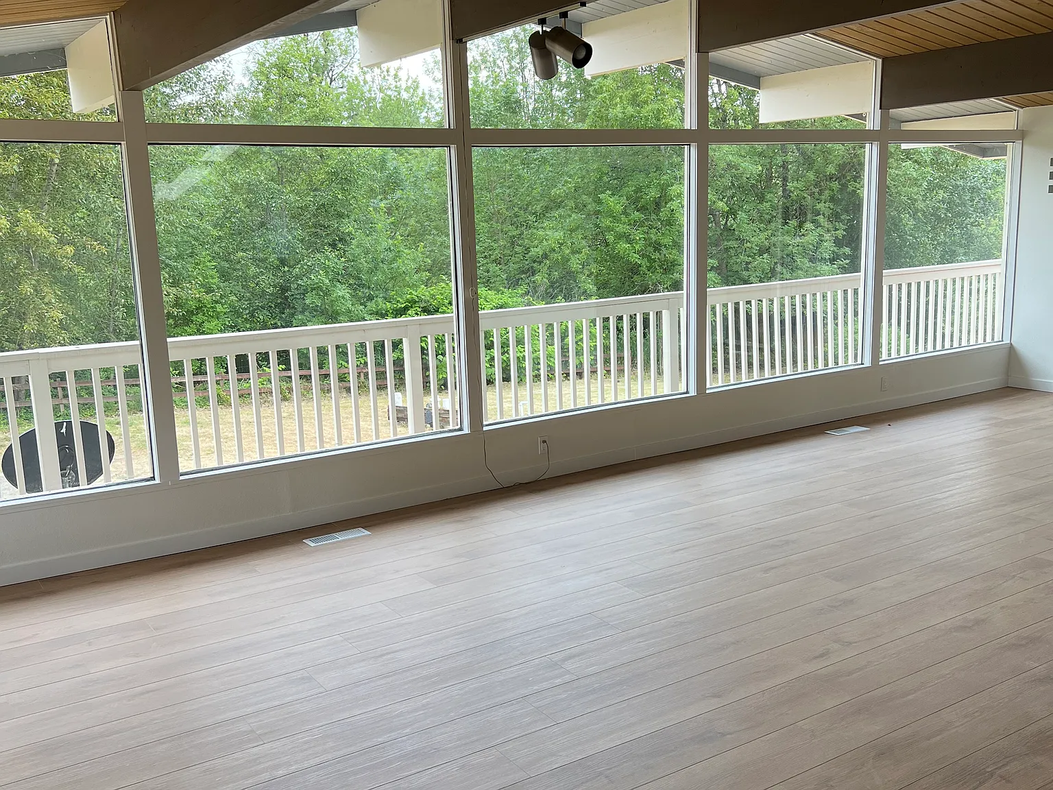 6 bed, 2860 sqft, $4,600 — Photo 2