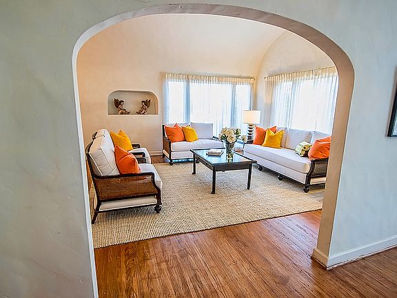 5th image of 455 N Poinsettia Pl