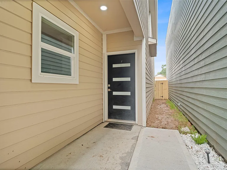8025 Virgil St — Photo 3