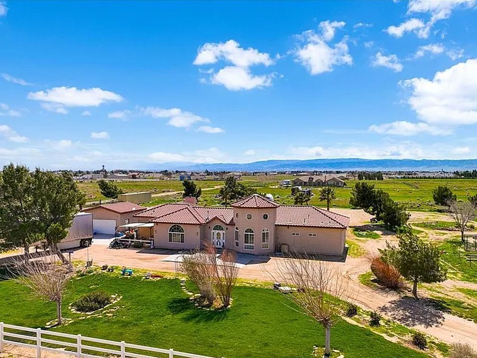 Front of the Home
Beautiful ranch-style exterior with a welcoming front yard and plenty of space_offering privacy, charm, and country appeal.