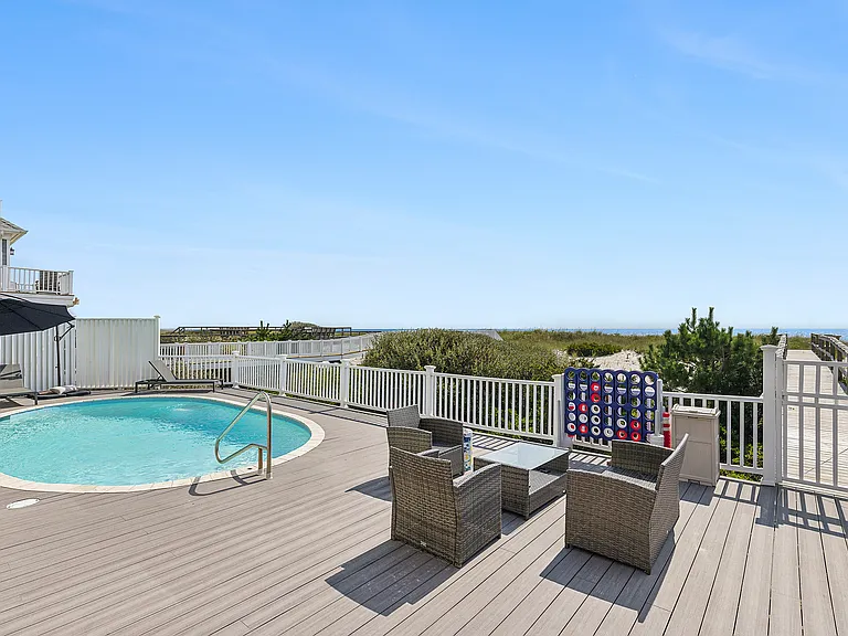 829 Dune Rd — Photo 1