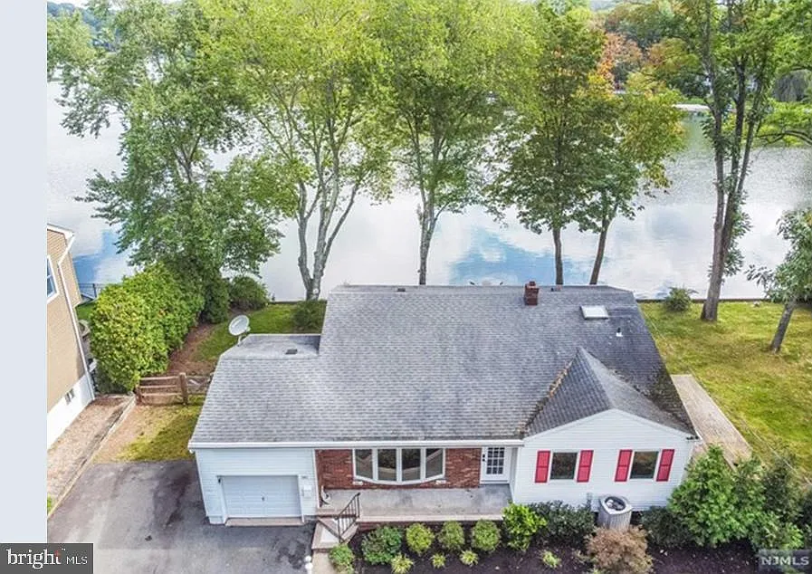191 Lakeshore Dr