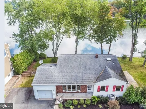 191 Lakeshore Dr, Oakland, NJ 07436