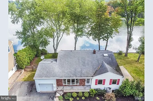 191 Lakeshore Dr Photo 1