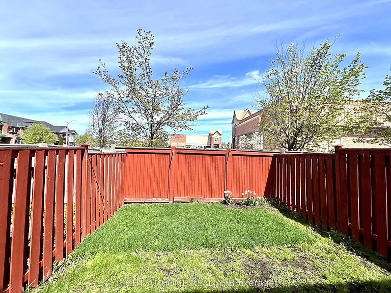 161 Amulet Cres — Photo 2