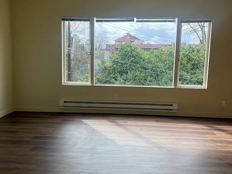 1020 Belmont Ave E #3 — Photo 4